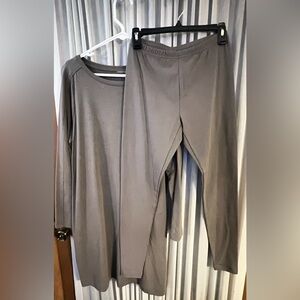 J JILL LADIES 2-PC LEGGINGS AND TUNIC TOP, SIZE XS (pants). L (top)